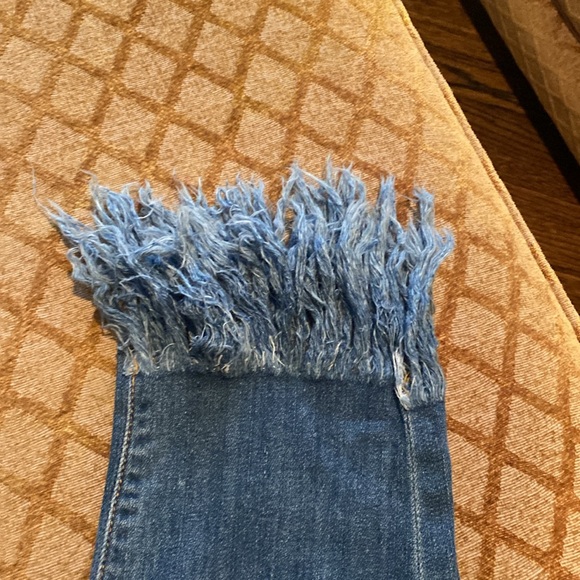 Good American Fringe skinny jeans. - Picture 3 of 7